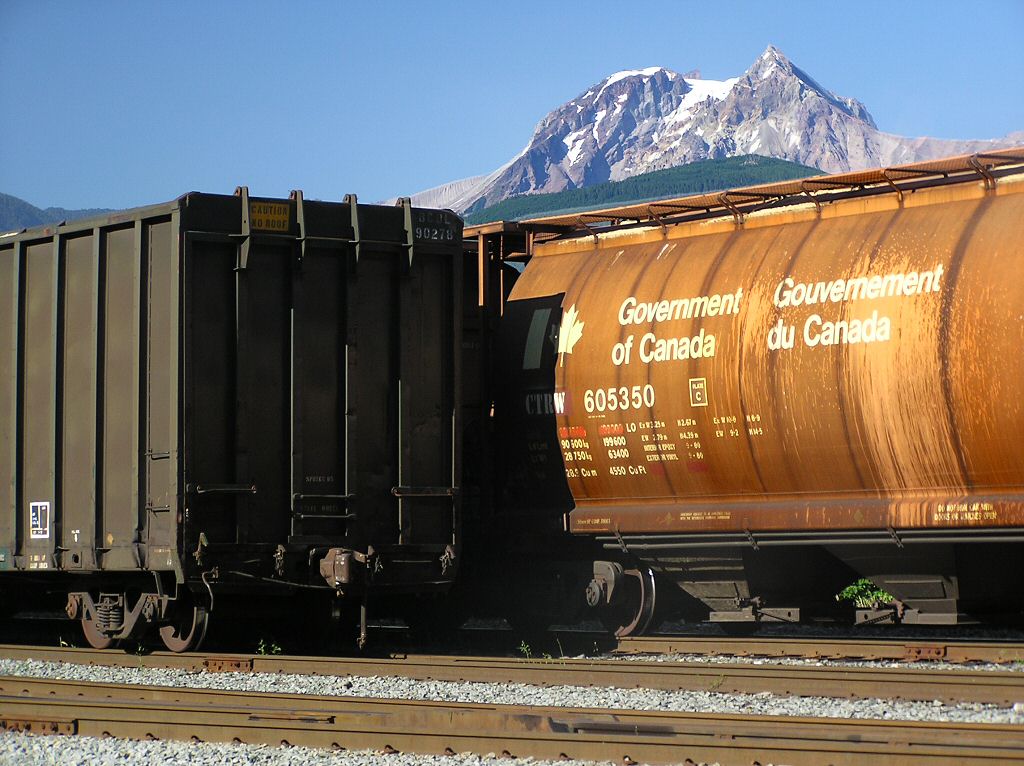 Canadian Pacific Railway CPR Trains and Wagons. These Locomotives pull freight, lumber and passenger coaches across Canada. They are just like the ones you can drive with Microsoft train simulator or on model railwaysets