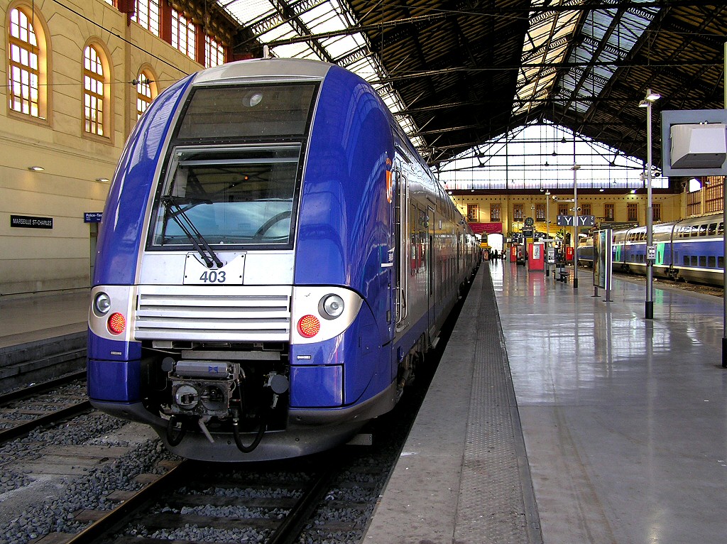French Provence Alpes Cote d'Azur Regional Train Photographic Wallpaper for your Computer Desktop 