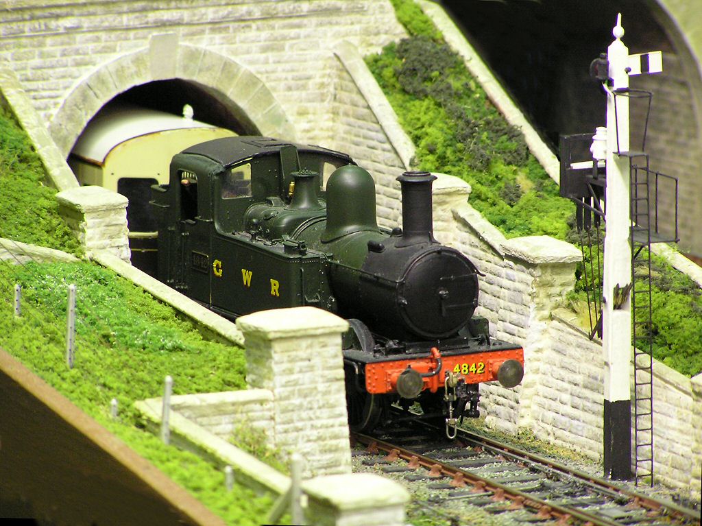OO/HO and N Gauge Model Railway Steam Engine Diesel or Electric Train layout photographs 
