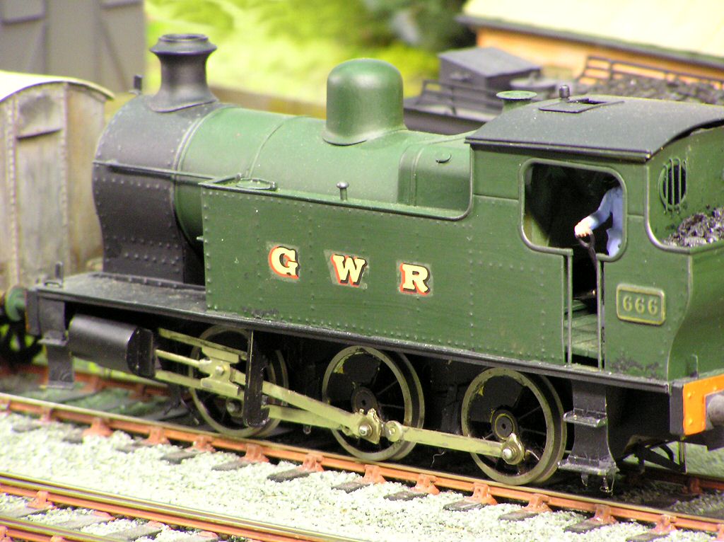 OO/HO and N Gauge Model Railway Steam Engine Diesel or Electric Train layout photographs 