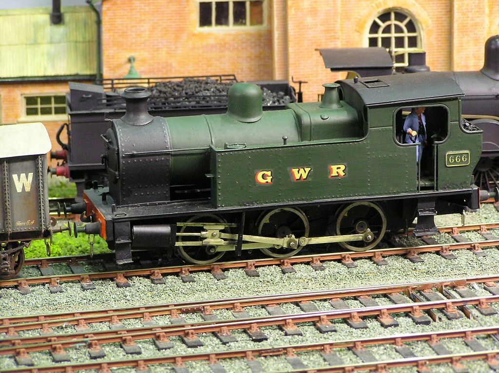 OO/HO and N Gauge Model Railway Steam Engine Diesel or Electric Train layout photographs 